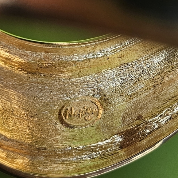 Vintage Signed Napier Black Enamel & Gold Plated Side Hinge Oval Bangle Bracelet - Picture 6 of 6